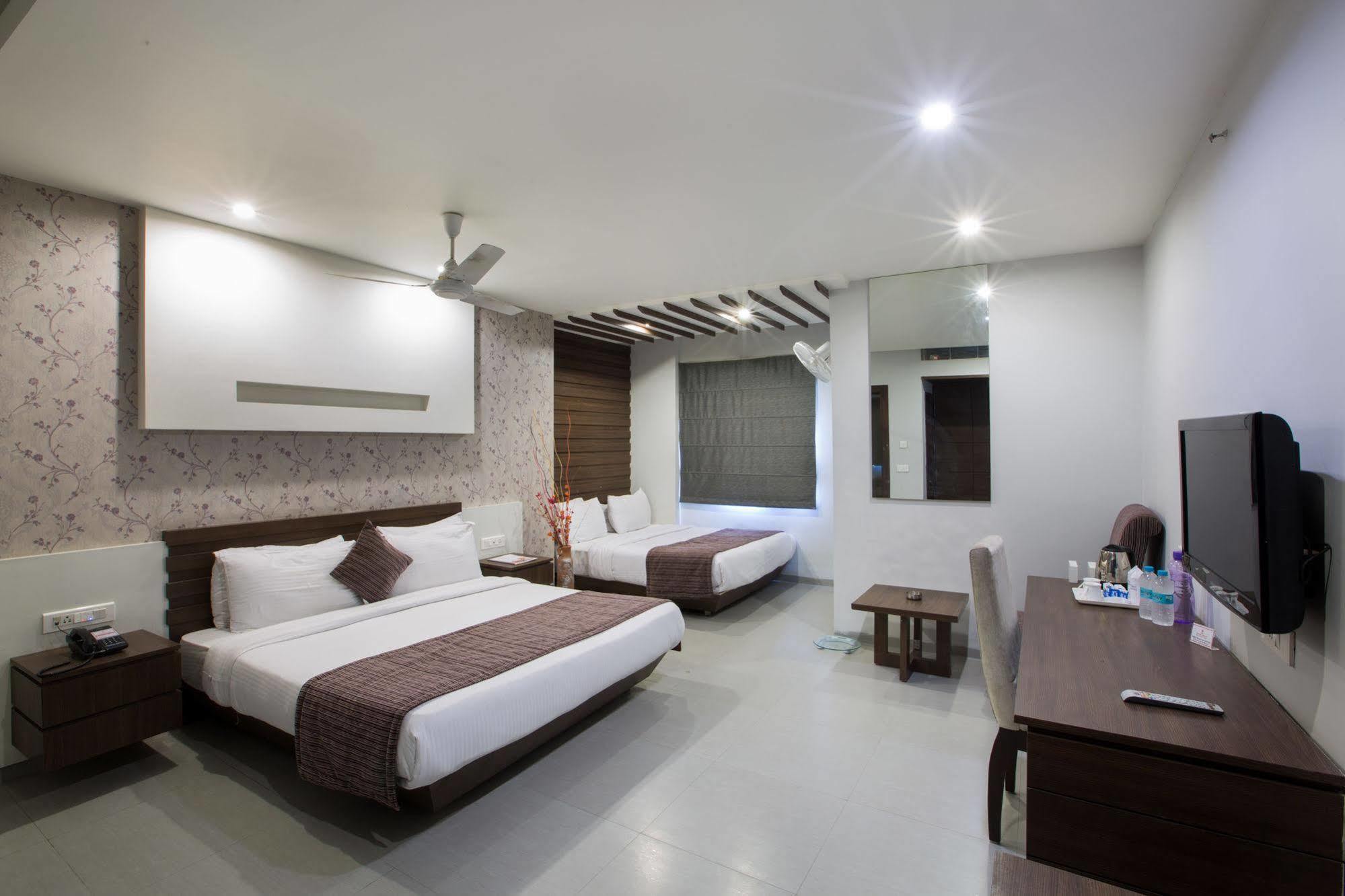 Hotel Narula'S Aurrum Amritsar Exterior foto